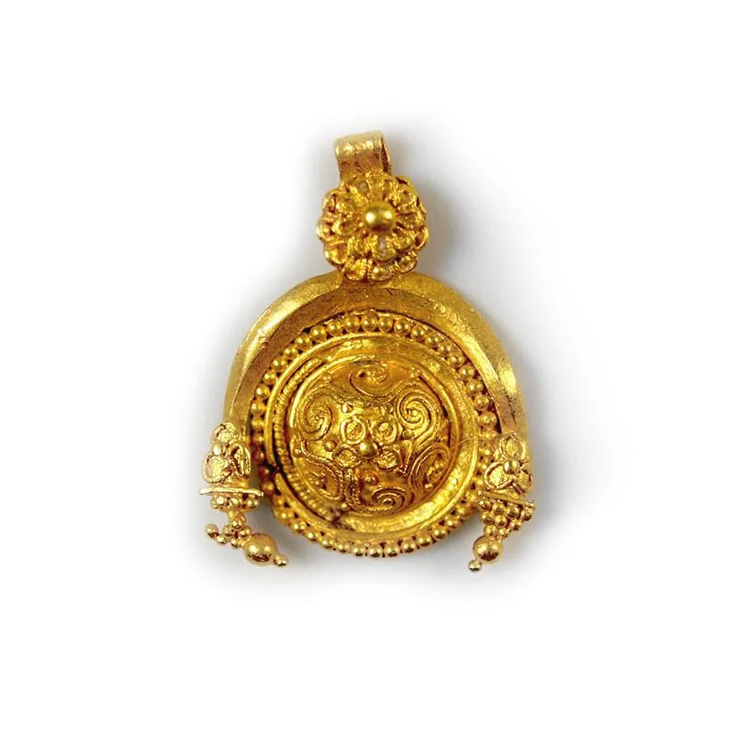 A fine Greek Gold Pendant, Hellenistic Period, ca 3rd century BCE