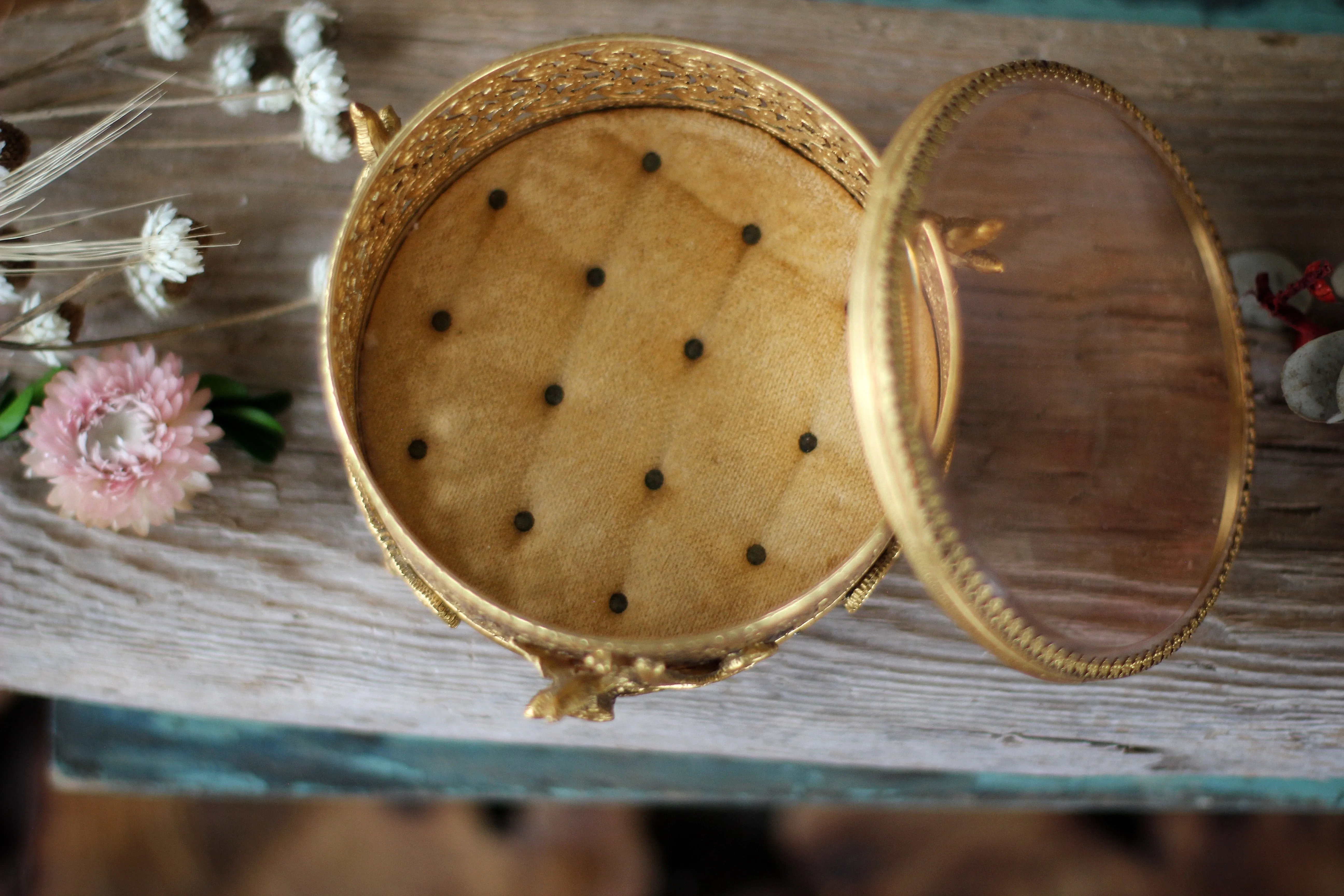 Antique Rounded Birds Tufted Jewelry Box