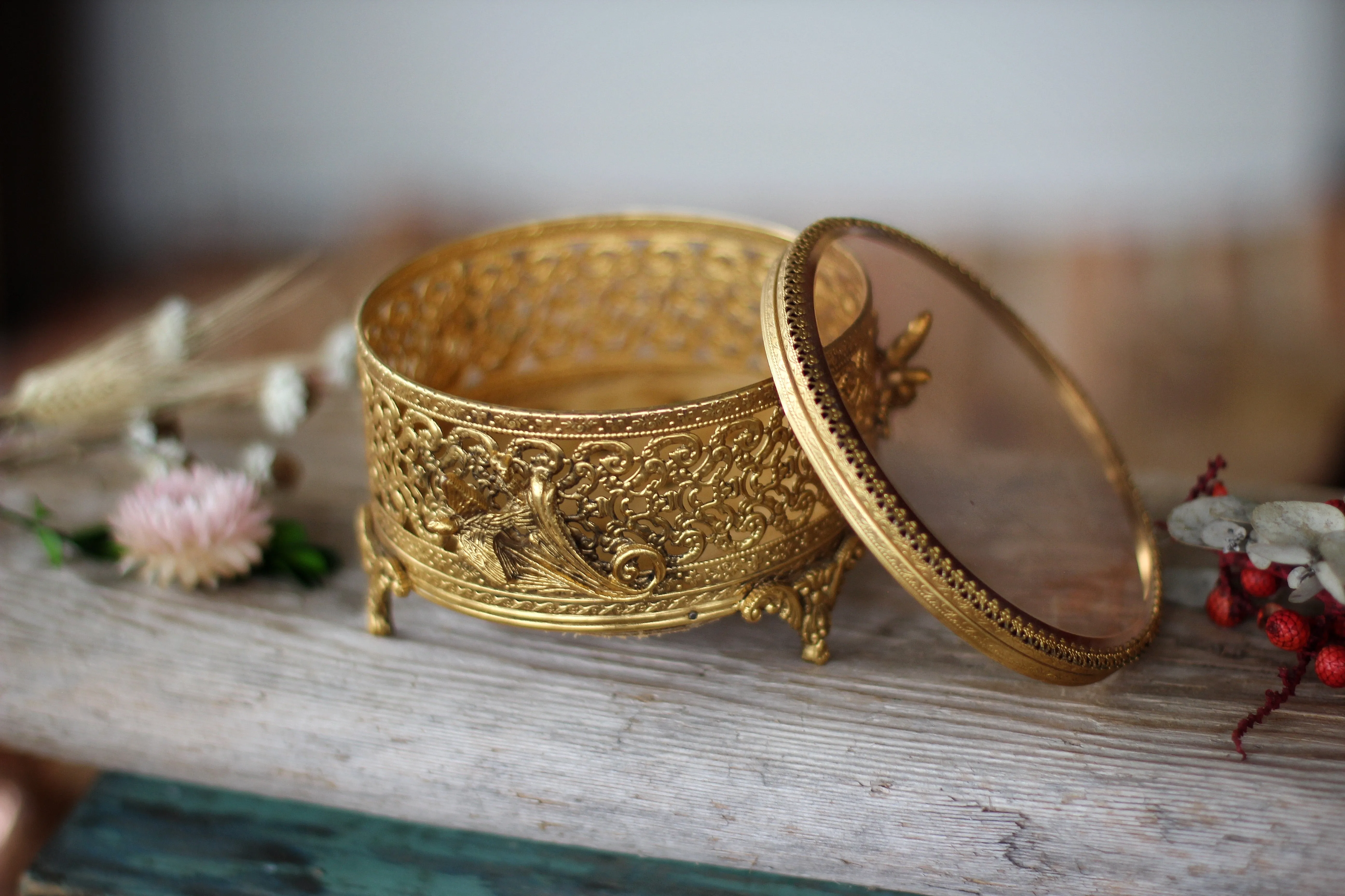 Antique Rounded Birds Tufted Jewelry Box