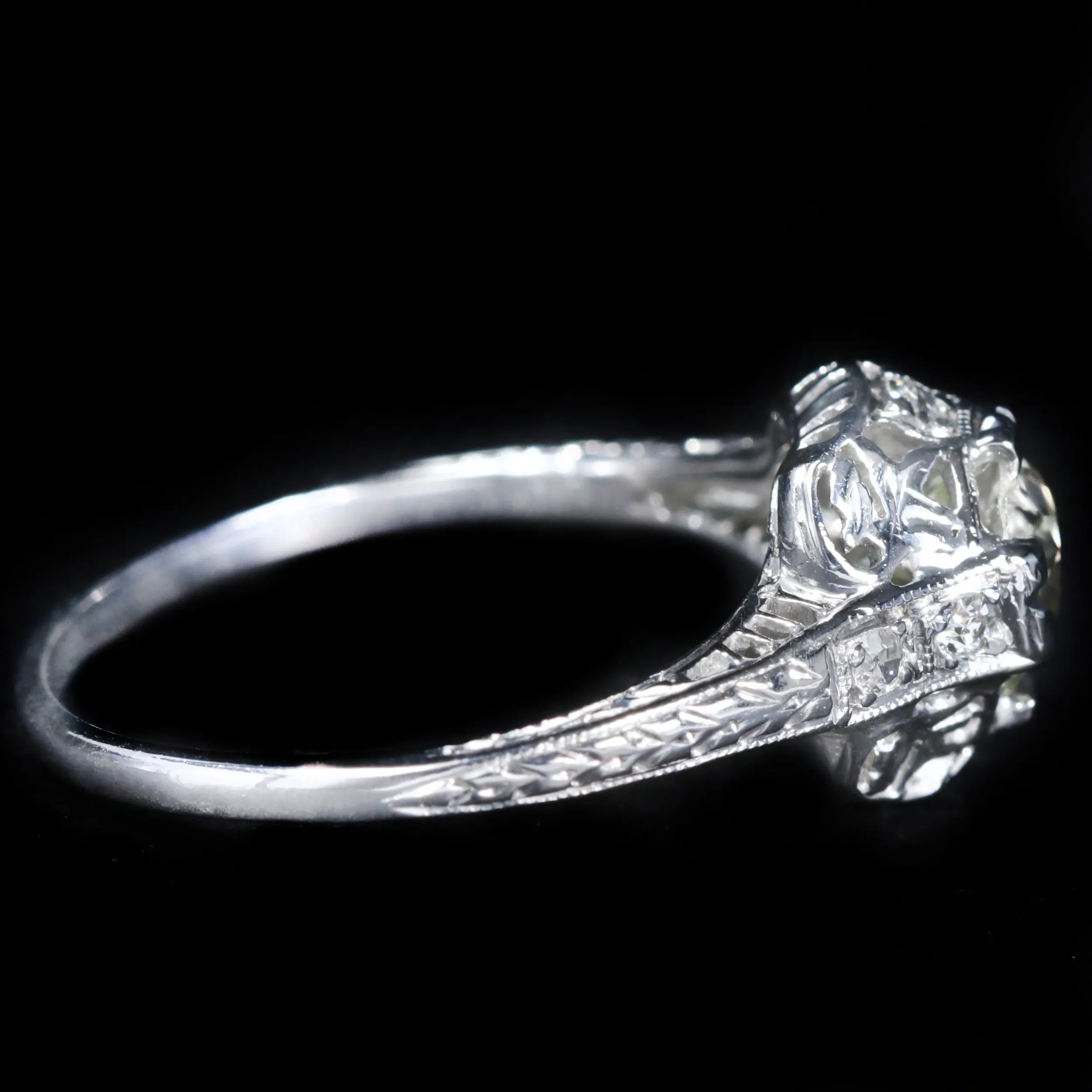 Art Deco Platinum 0.98 Carat Old Mine Cut Diamond Engagement Ring