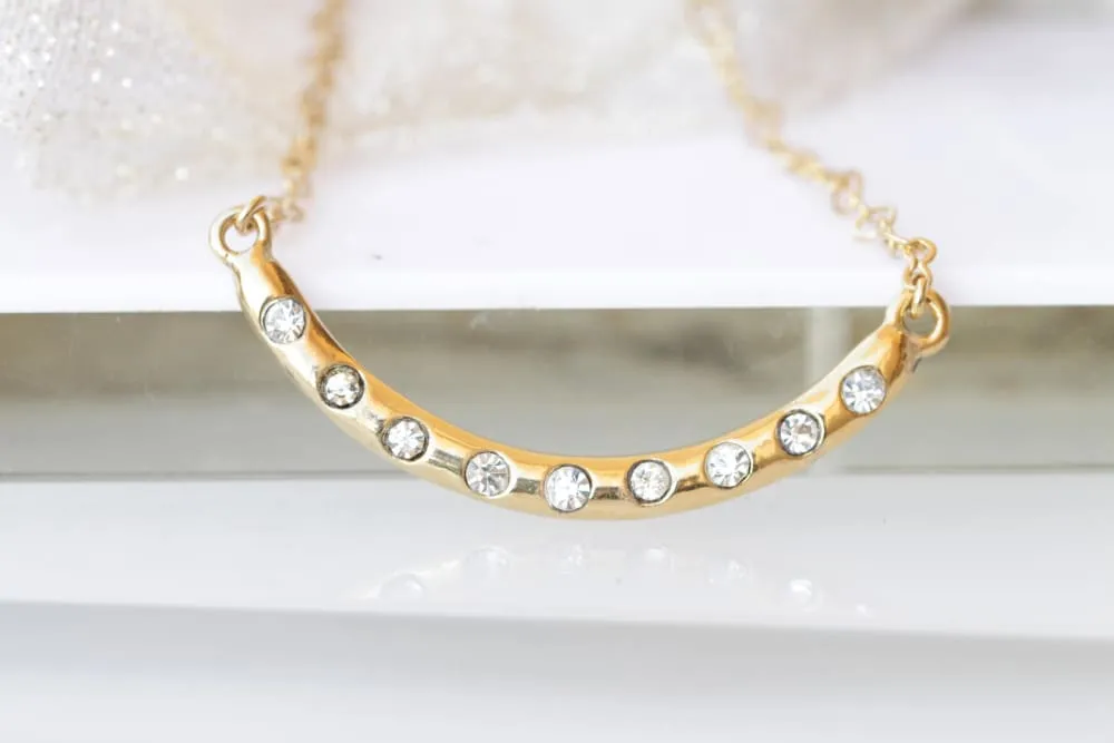 DAINTY GOLD NECKLACE