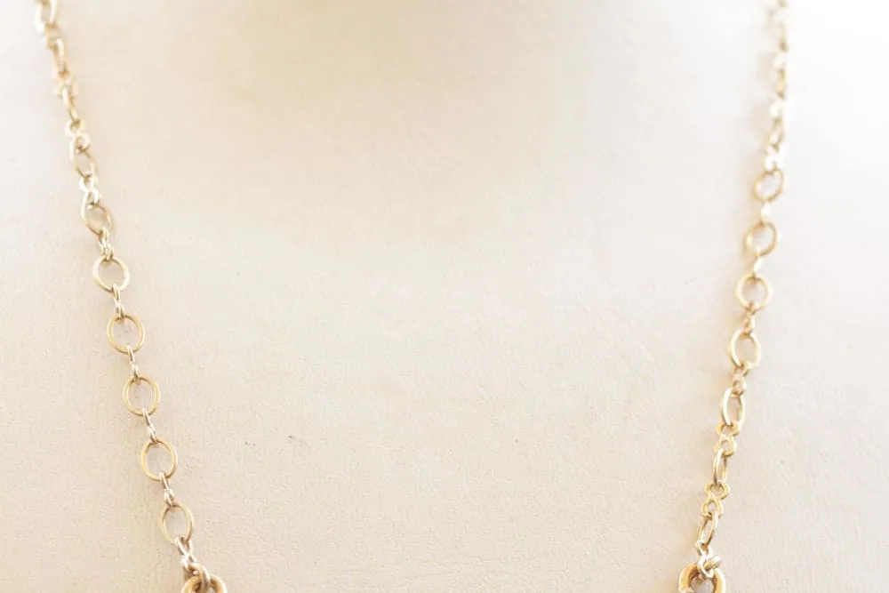 DAINTY GOLD NECKLACE