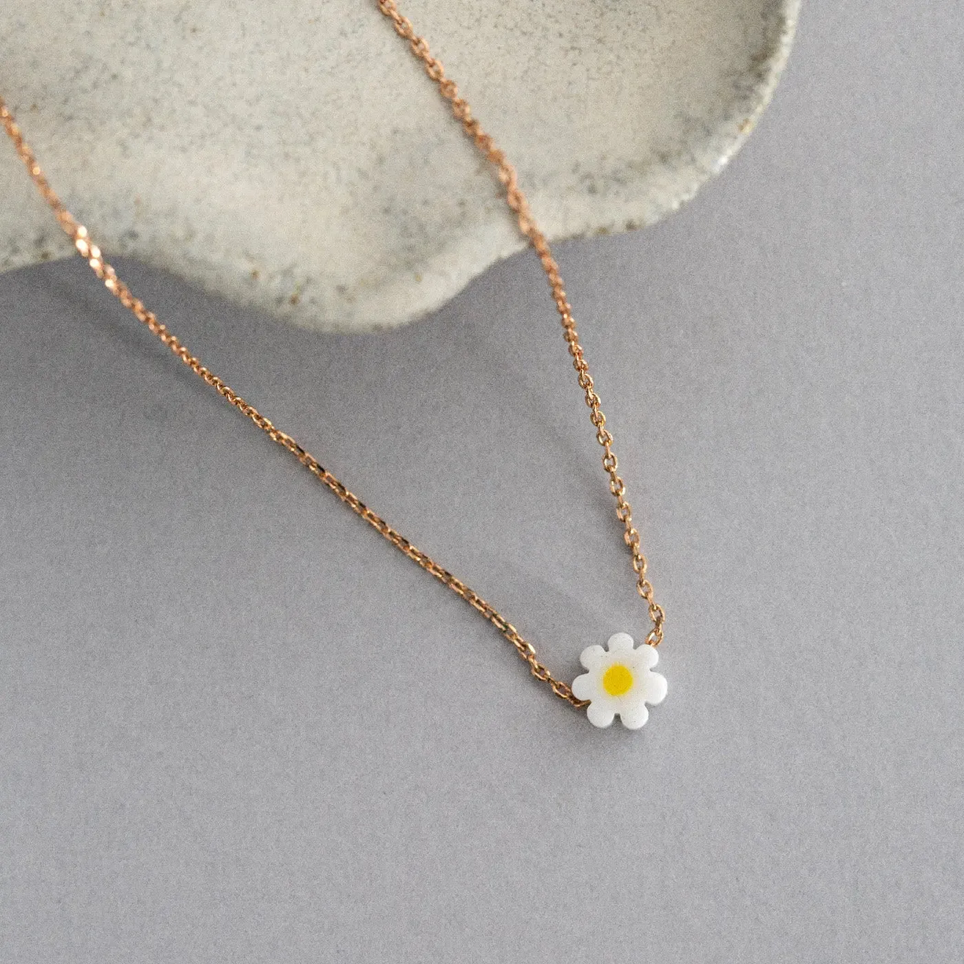 Ella - Tiny Daisy Minimalistic Necklace