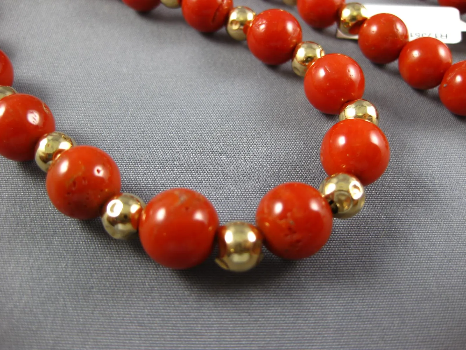 ESTATE LONG AAA CORAL 18KT YELLOW GOLD 3D CLASSIC BEAD BOW NECKLACE