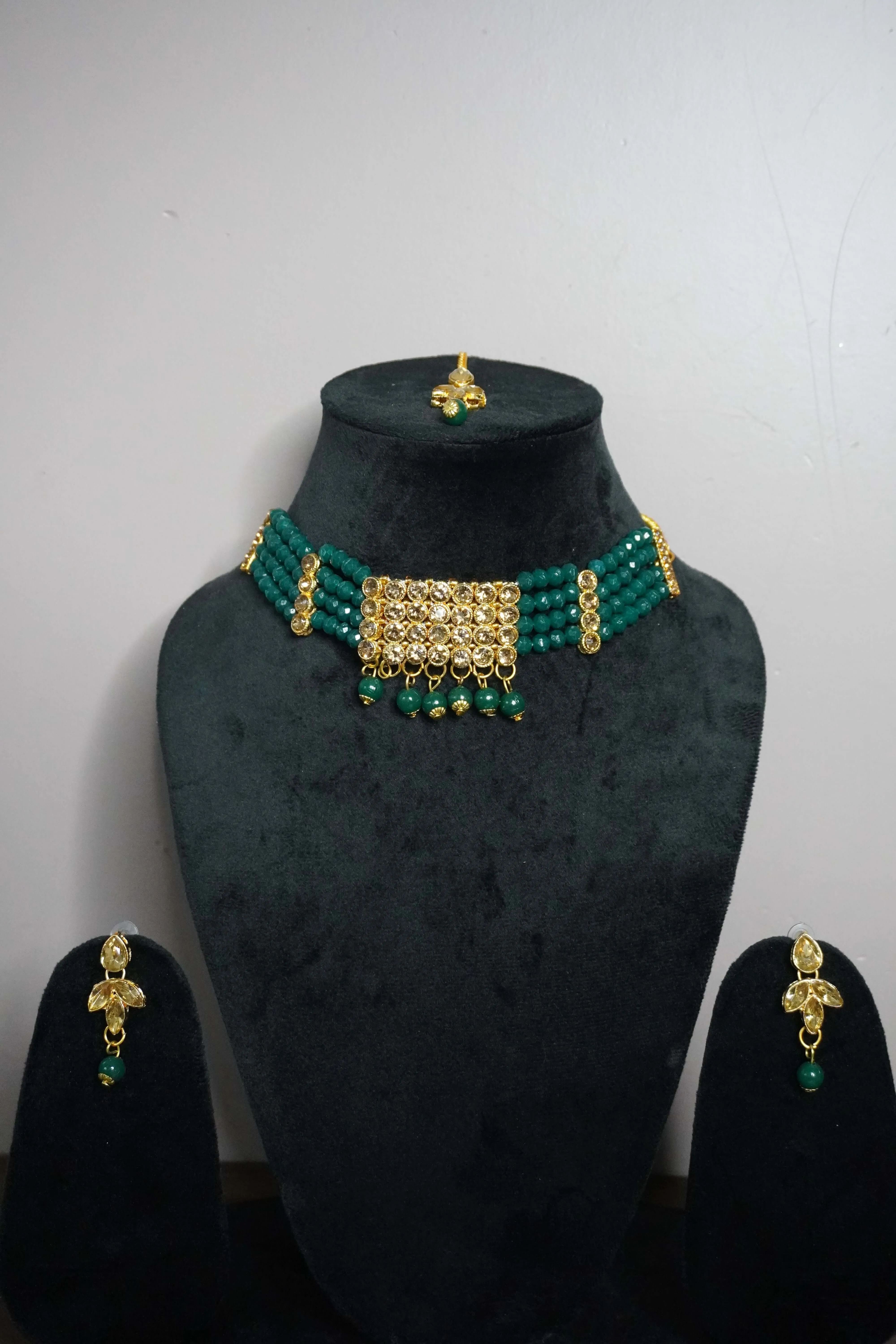 Green Colour Kundan Necklace with Earring & Maang Tikka