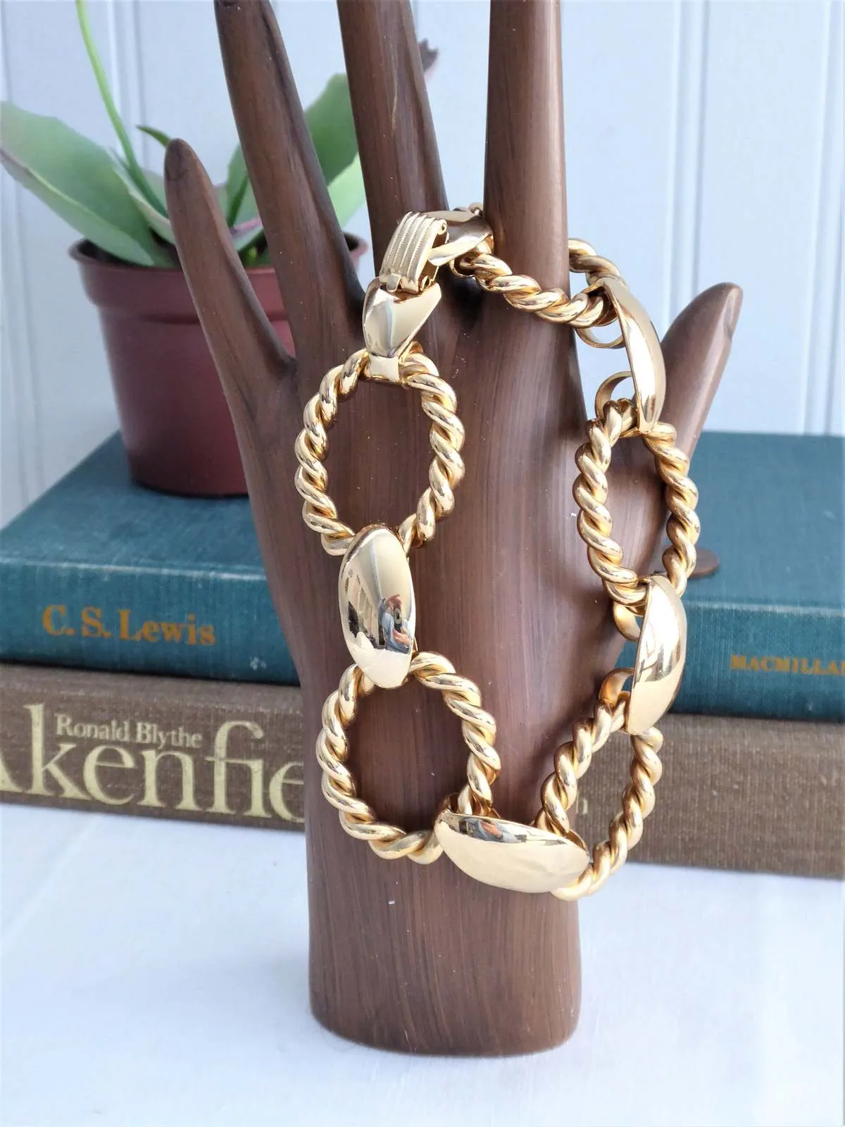 Napier Twisted Link Bracelet Signed Oval Links Gold Plated 1980s Fashion Chunky