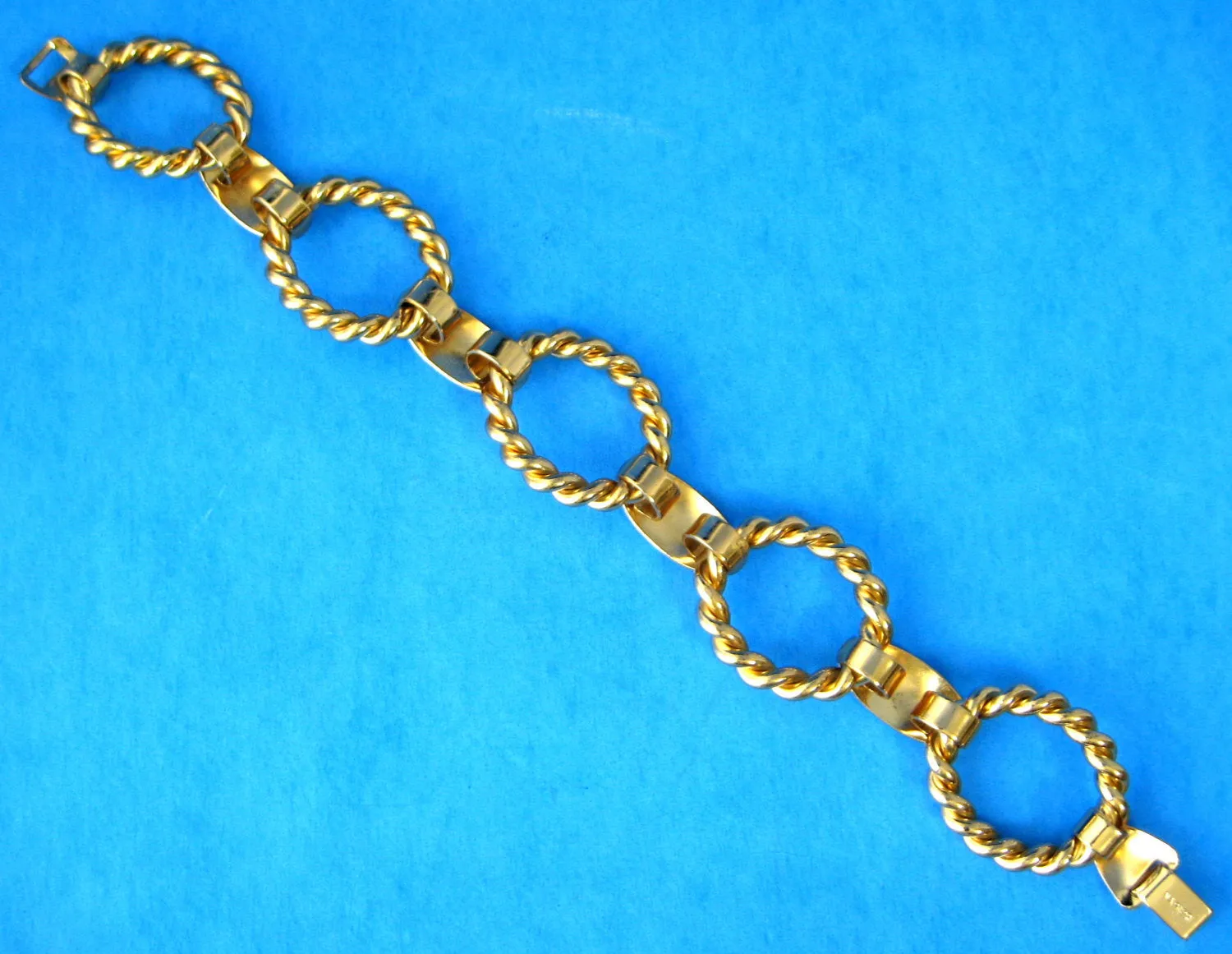 Napier Twisted Link Bracelet Signed Oval Links Gold Plated 1980s Fashion Chunky