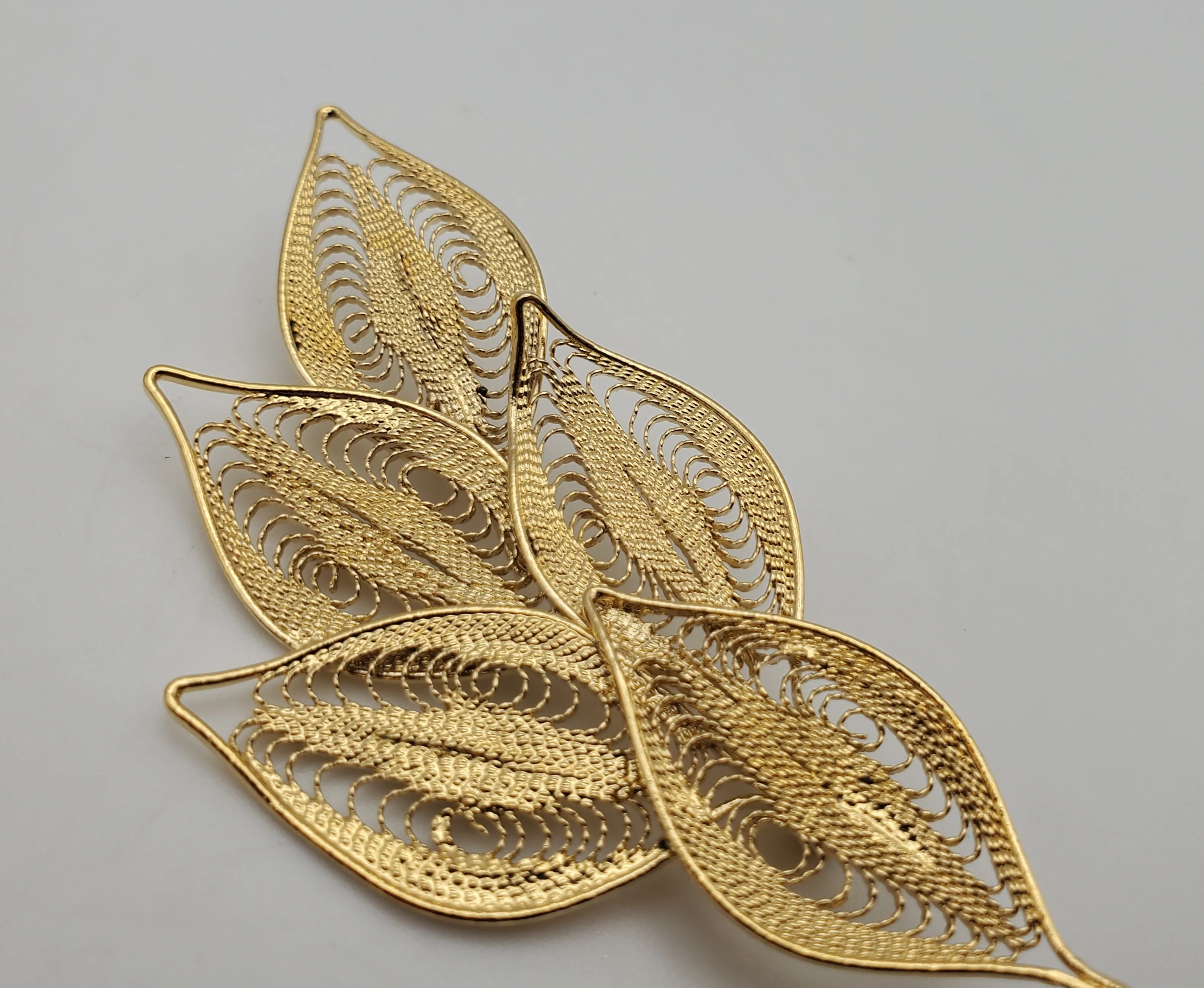 Vintage Gold Tone Filigree Leaves Brooch