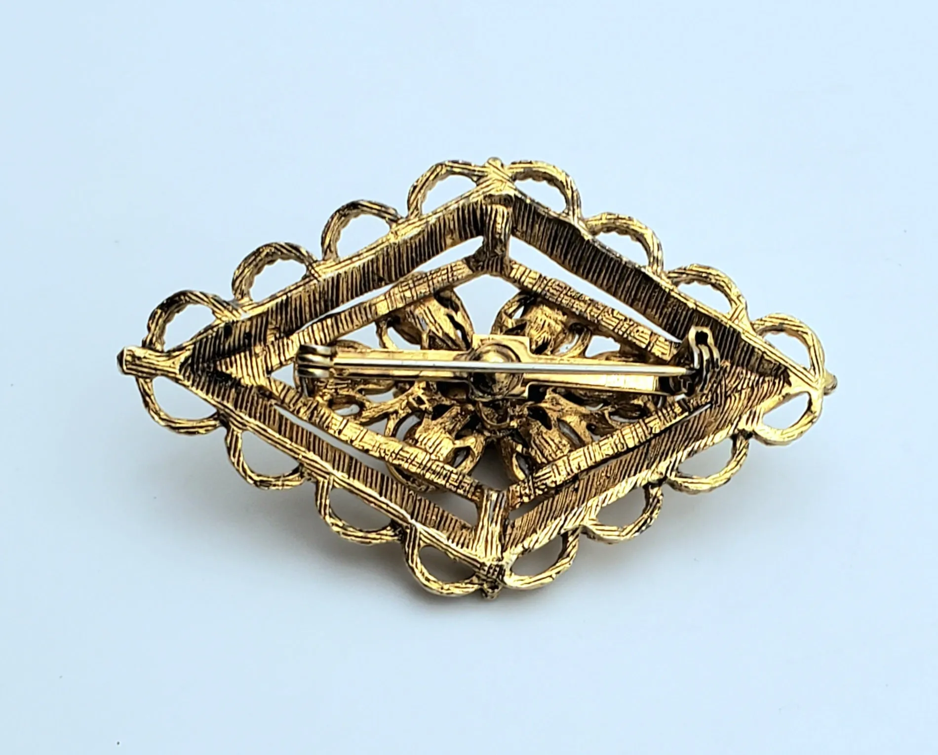 Vintage Gold Tone Opaline Filigree Brooch