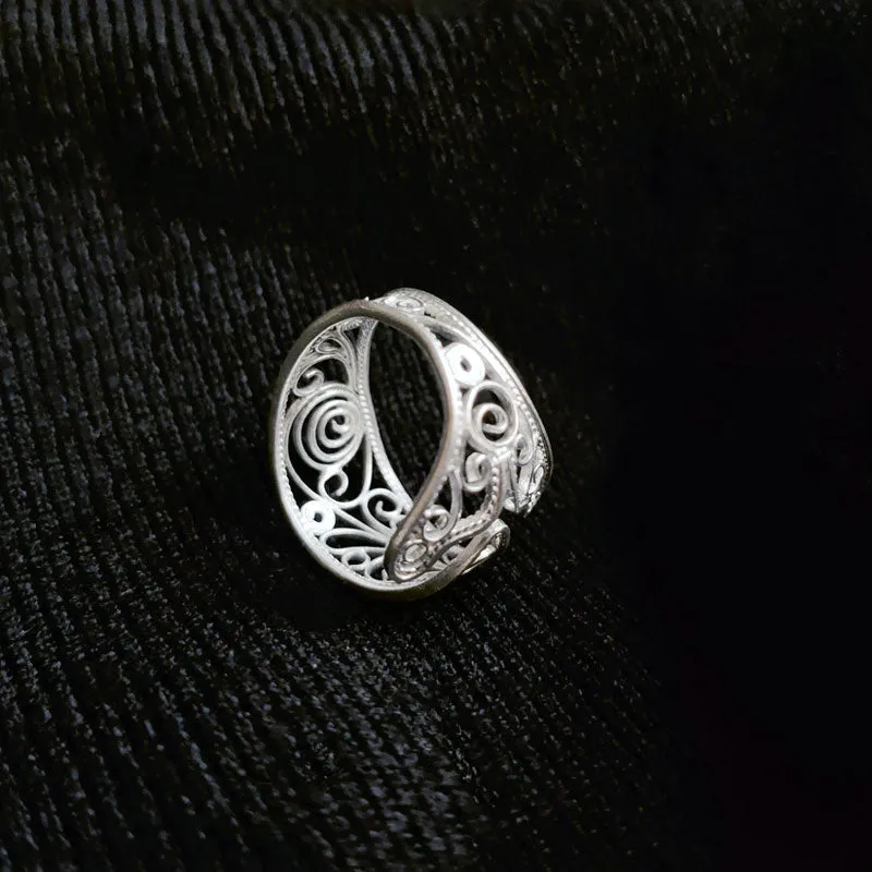 Vintage Simple Plain Silver Fish-shaped Hollow Filigree Ring Jewelry Gift